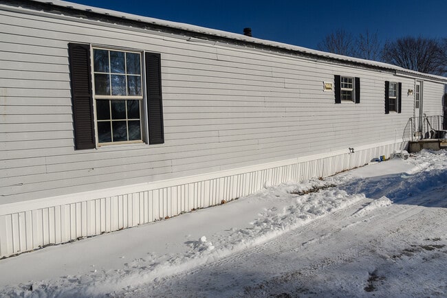 Building Photo - 5 Hilltop Dr