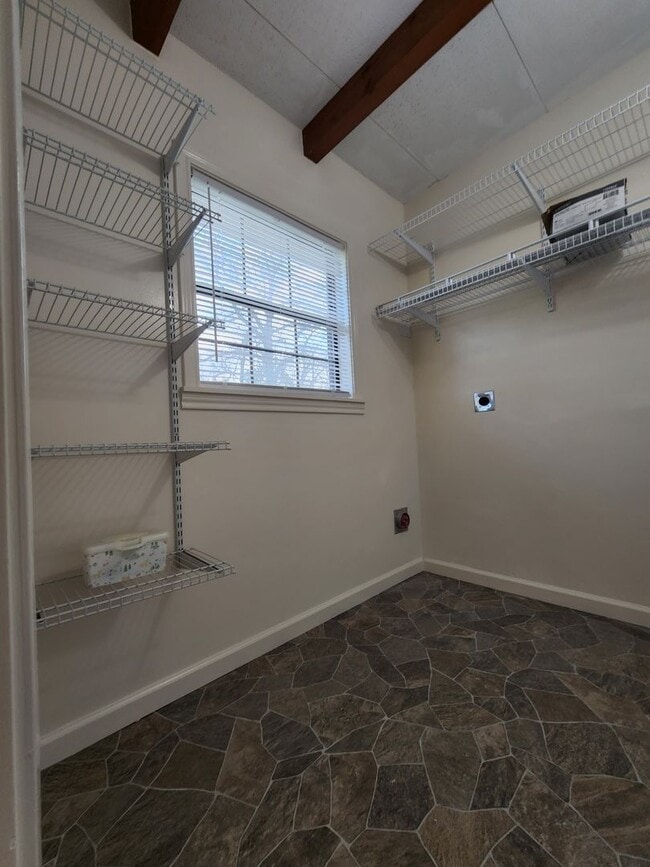 Building Photo - 1827 S Fredonia St