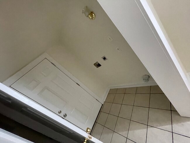 Utility room - 2333 Saint Anthony St