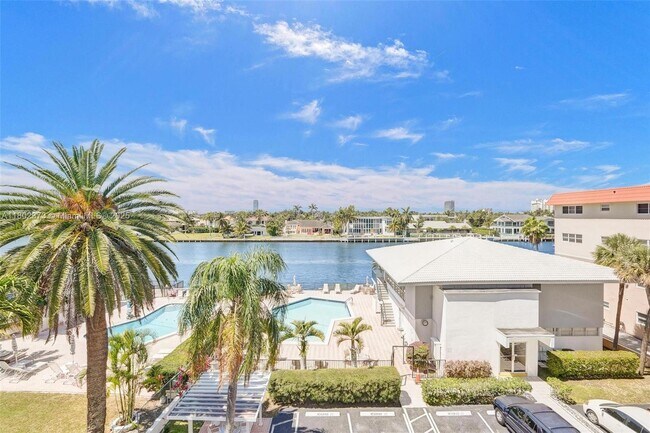 Building Photo - 3113 S Ocean Dr