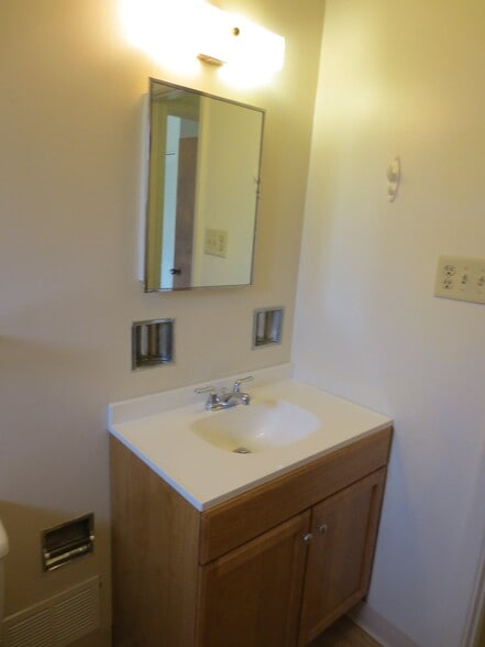 Building Photo - 6350 Forward Ave