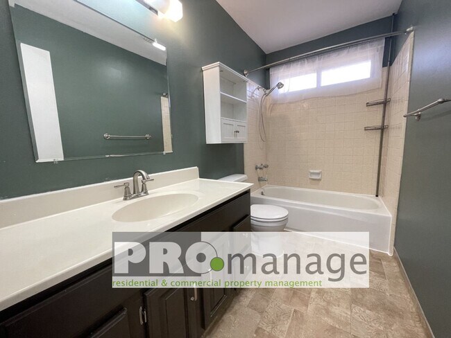Building Photo - 2 Bed, 1 Bath Single Family Home w/ 1 Car Garage - Idaho Falls
