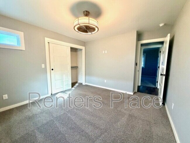 Building Photo - 415 S Victor Ave