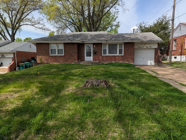 Building Photo - Your Perfect Home Awaits — Cozy, Updated, ...