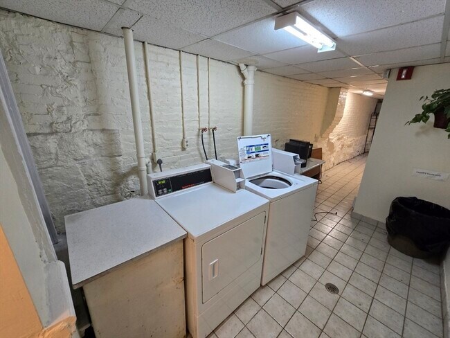 Building Photo - 11 Grove St