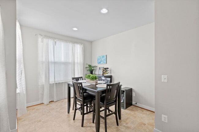 Building Photo - 202 Shamrock Dr