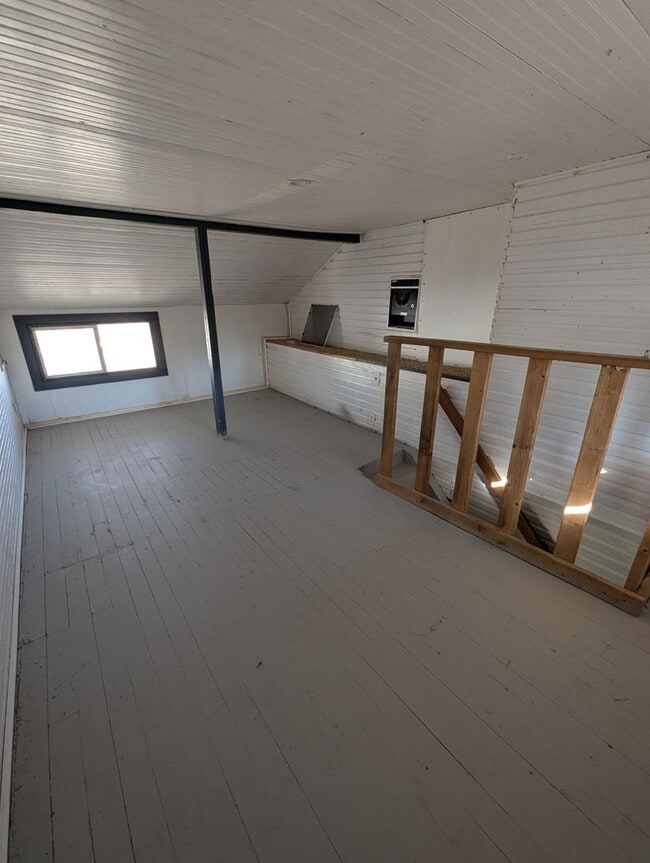 Building Photo - 3 Bed/1 Bath - Now Available In Columbus KS!