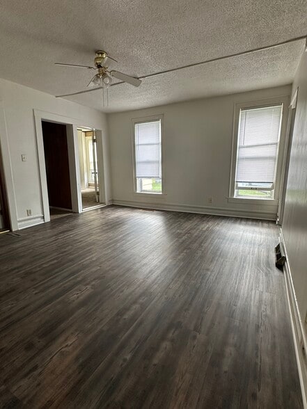 Building Photo - 528 Niagara St
