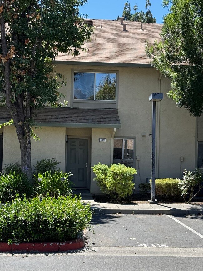 Building Photo - SPACIOUS 1 BEDROOM, 1.5 BATHROOM TOWNHOME IN SAN JOSE. MUST SEE!!!