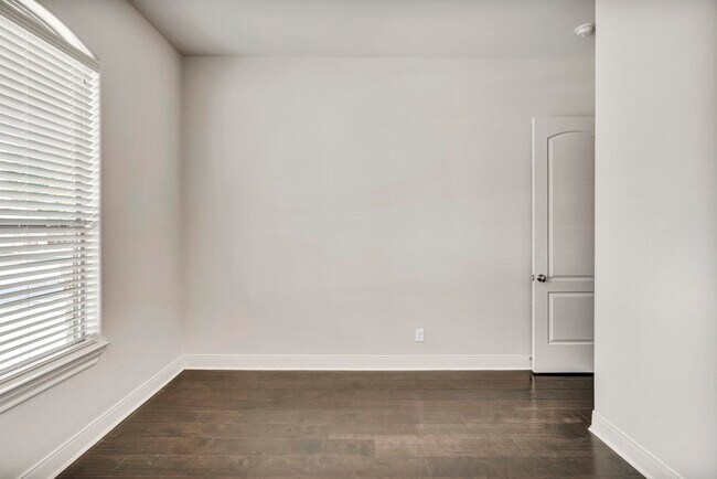 Building Photo - 307 Enclave Cir