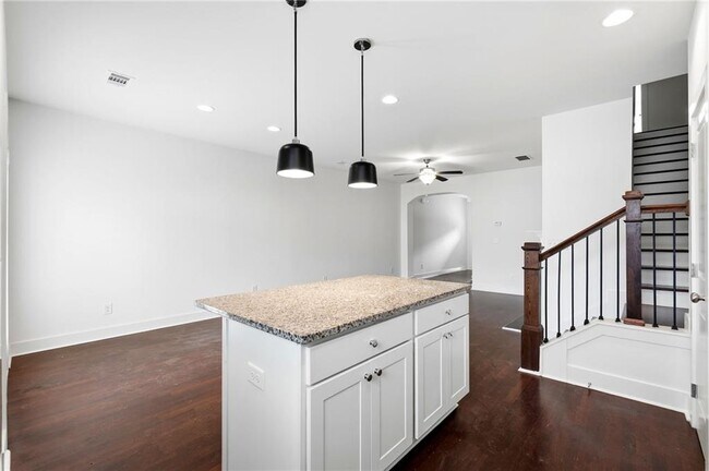 Building Photo - 1881 Plainsboro Dr