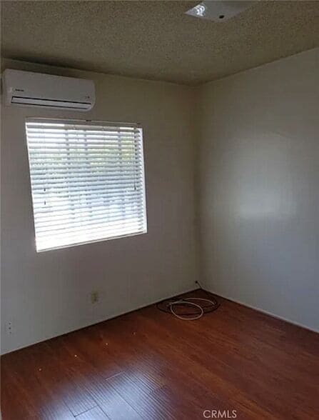 Building Photo - 15 E Los Higos St