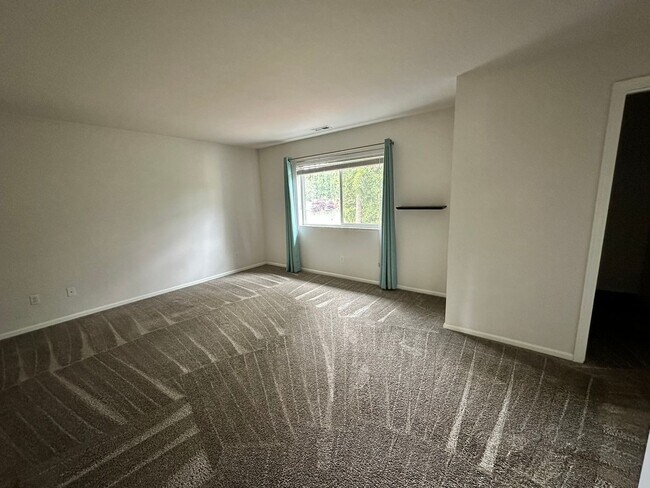 Building Photo - 3Bd/2.5Ba Covington House