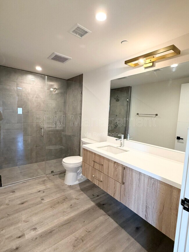 Building Photo - 5923 Laurel Canyon Blvd