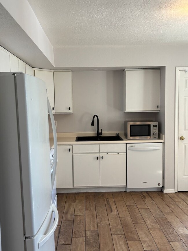 Building Photo - Charming 2 Bed, 2 Bath Home in Rio Rancho