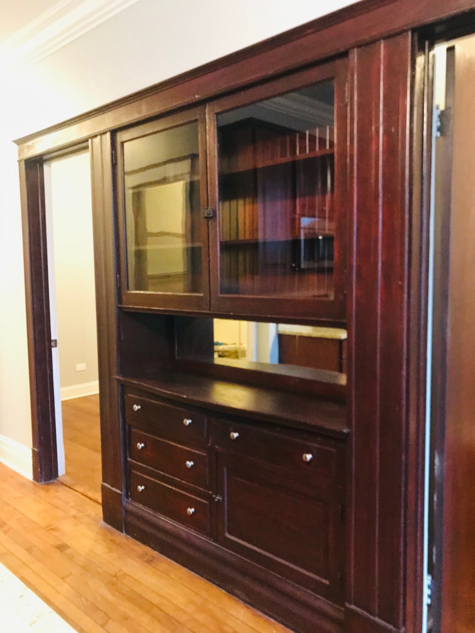 Vintage Hutch (Kitchen Hallway) - 2727 N Hamlin Ave