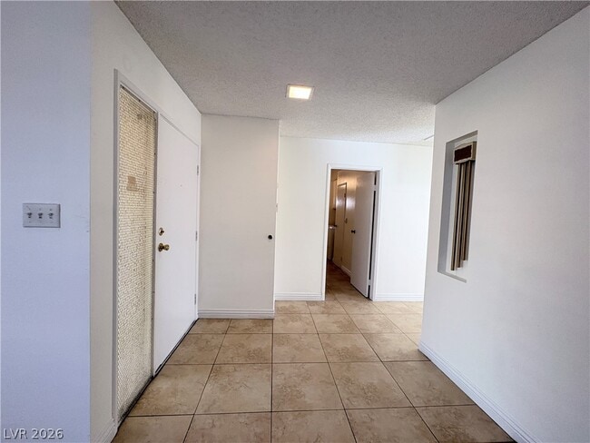 Building Photo - 1575 Cherokee Ln