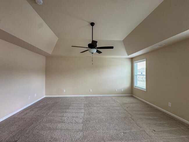 Building Photo - Stunning 5 Bed 4.5 Bath Fayetteville Home with Fenced Yard