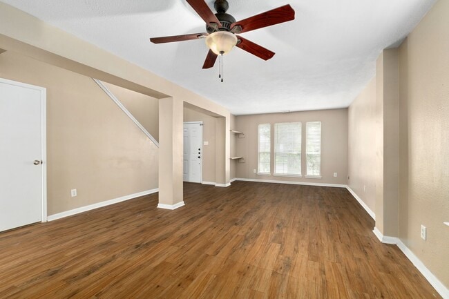 Building Photo - 16126 Taloncrest Dr