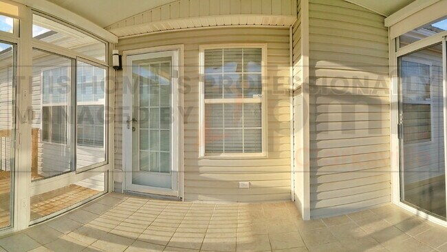 Building Photo - 2780 Cascade Dr