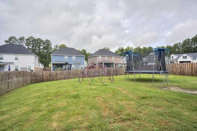 Building Photo - 707 Navan Ln
