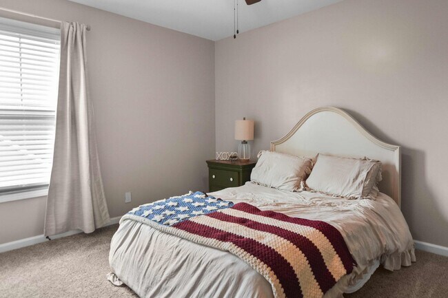 Building Photo - Pet Friendly Three Bedroom!