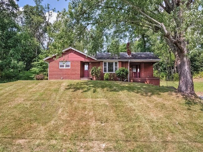 Primary Photo - 2977 Chautauqua Dr