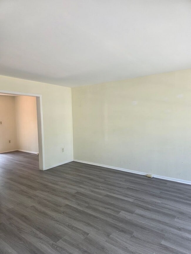 Building Photo - 13 Farland Way