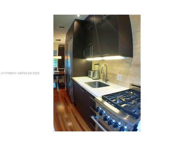 Building Photo - 727 Jefferson Ave