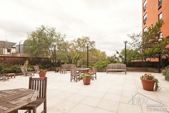 Building Photo - 150 Clermont Avenue #5KR