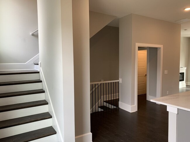 Building Photo - BEAUTIFUL TOWNHOMES IN MIDTOWN