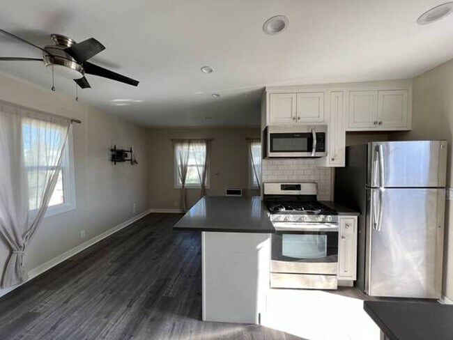 Building Photo - Life is Better at the Beach! 1+1 Upstairs Cottage