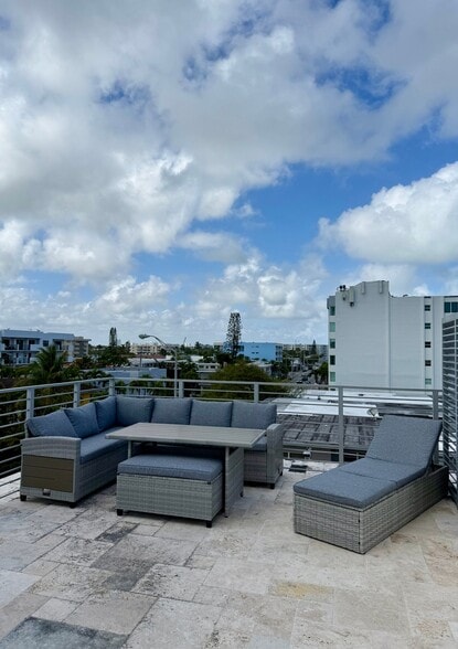 Building Photo - 8143 Harding Ave