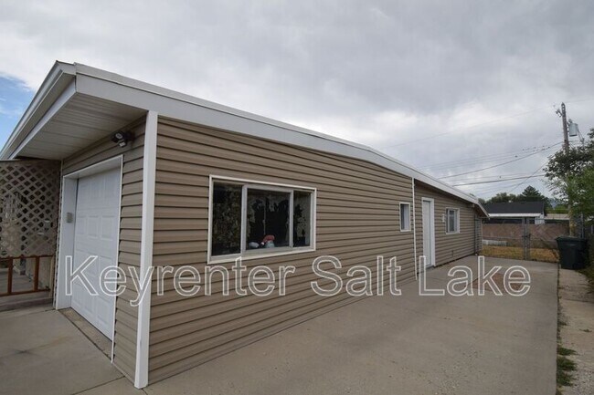 Building Photo - 3215 S 4400 W