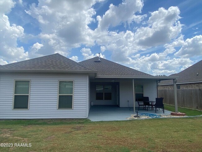 Building Photo - 204 Sparkling Meadows Ln