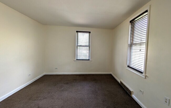 Building Photo - 1636 Manz St