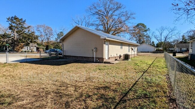 Building Photo - 215 Gordon St