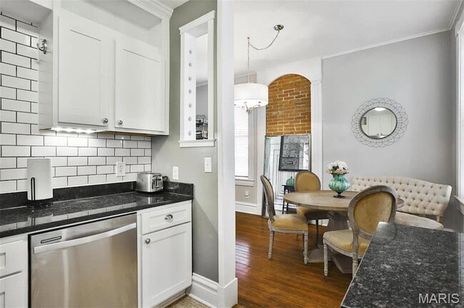 Building Photo - 2018 Senate St