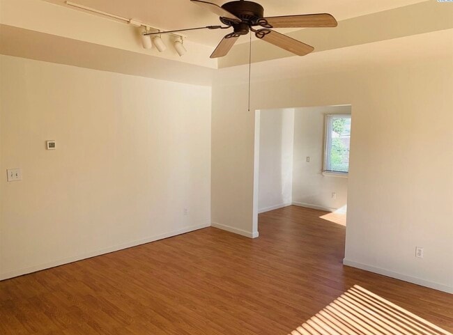 Building Photo - 1110 Ione Dr