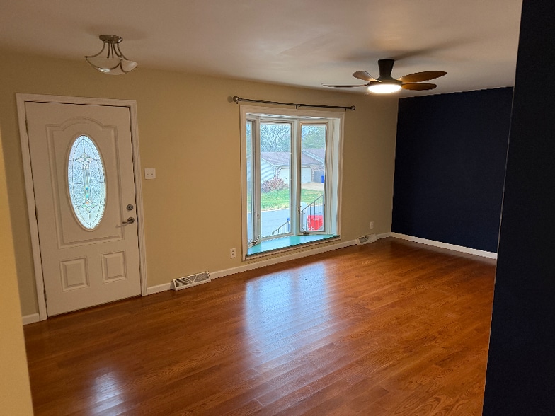 Building Photo - 61 Forest Hills Dr