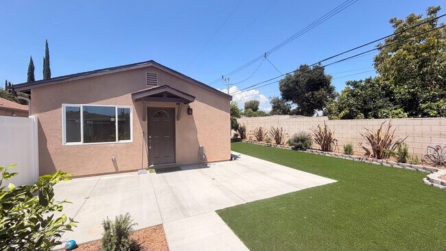 Building Photo - 2036 Primrose Way