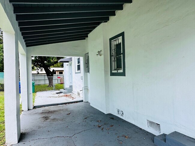 Building Photo - 901 NW 48th St