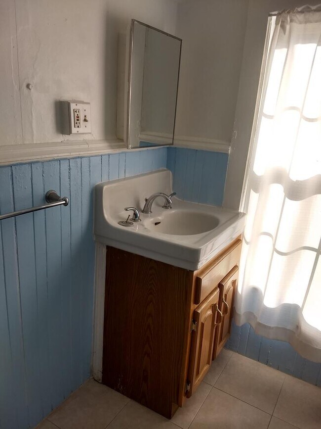 Building Photo - 118-120 W 6th St