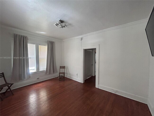 Building Photo - 124 Mendoza Ave