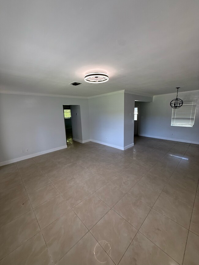 Building Photo - 2247 Taylor St