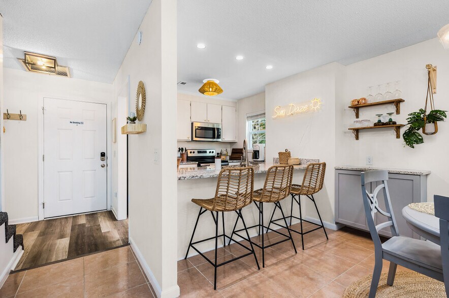 Building Photo - 17462 Front Beach Rd