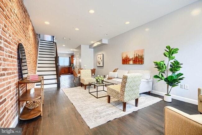 Building Photo - 112 East Ave