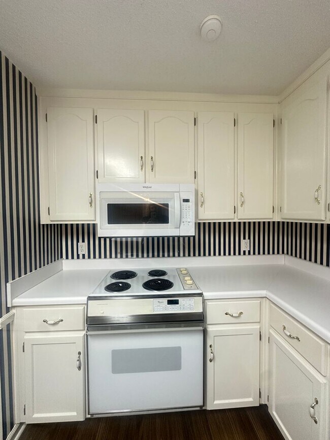 Building Photo - Enterprise!!!  LVP FLOORING~!!!!