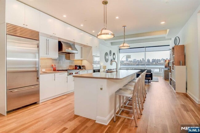 Building Photo - 9 Somerset Ln