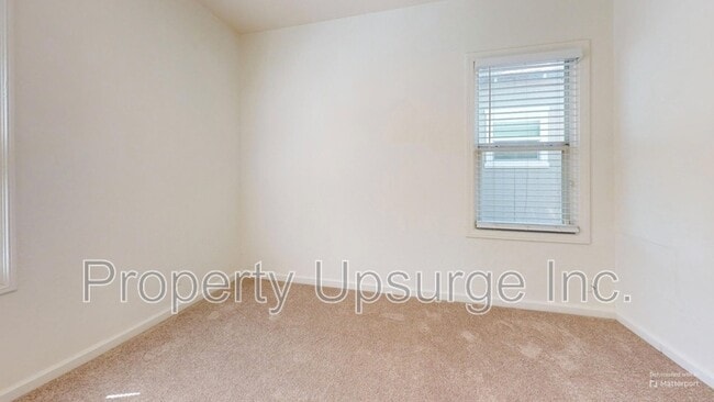 Building Photo - 2063 Park Ave